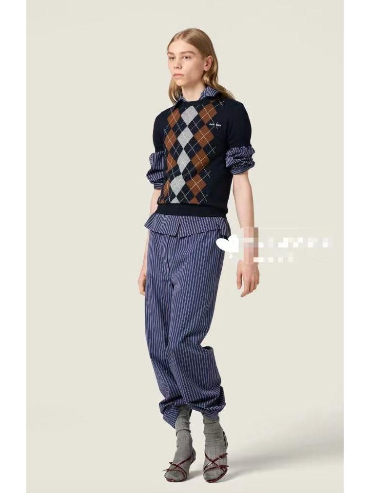 Miu Style Francuski Retro Hepburn Brązowy Argyle Krótki Rękaw Wełniany Top Dzianinowy (2025)