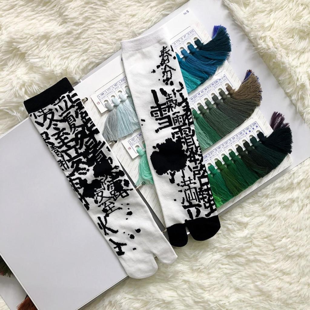 Trendy Japanese Multi-Color Jacquard Floral Tabi Socks - Cute Split-Toe Mid-Calf Design