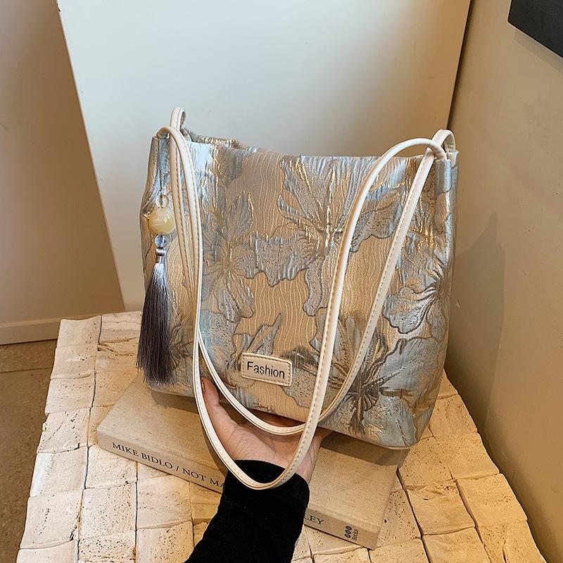 Bag women's large-capacity new summer versatile shoulder bag high-end women's tote bag