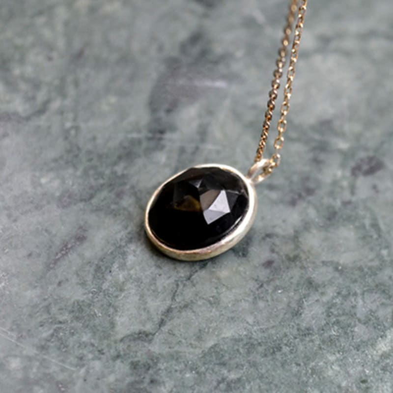 Martha na strychu devoir.czarny onyks