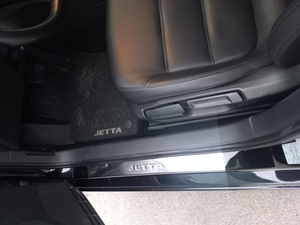 

Накладки на пороги Carmos V2 (4 шт, нерж) для Volkswagen Jetta 2011-2018 рр.