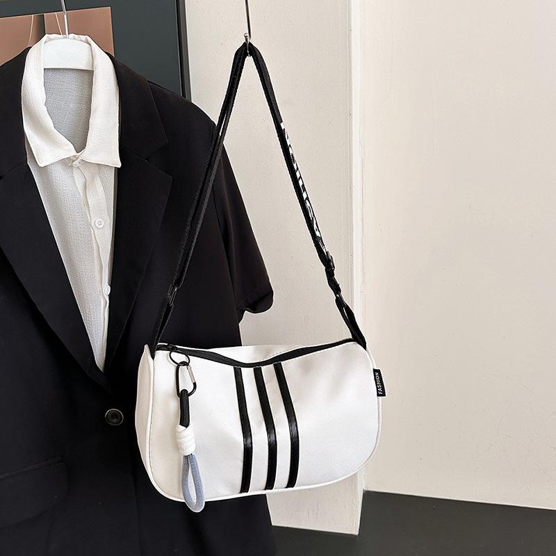 

Niche trend shoulder bag messenger bag casual commuter bag women s spring new fashion pillow bag Without pendant белый