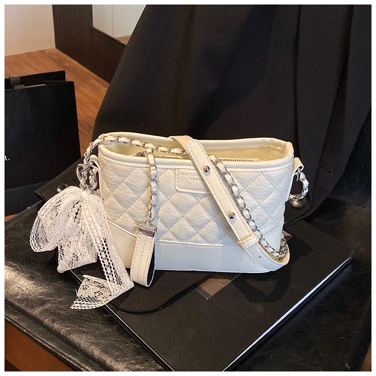 IELGY Diamond Chain Bag Shoulder Crossbody High-End Feeling Ladies Bucket Bag