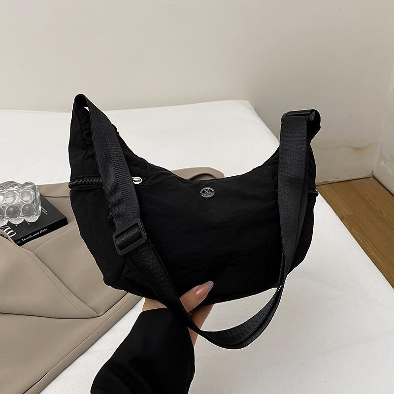 

Summer new casual shoulder bag large capacity new fashion versatile messenger bag commuter dumpling tote bag