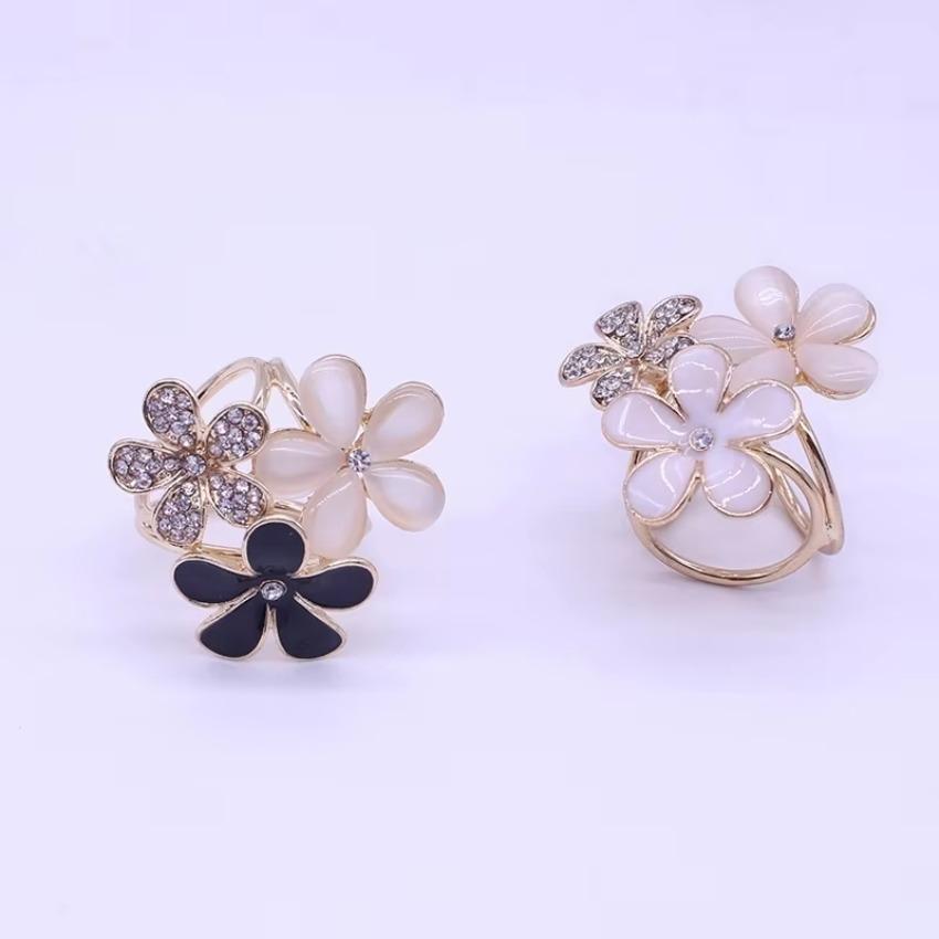 1 Pcs Flowers Brooch Scarf Buckle Bouquet Luxury Crystal Rhinestone Scarf Clips for Women Christmas Xmas Jewelry