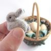 Coniglietti in Uova di Legno Coniglietto in Lana Miniatura nel Nido Riempimenti per Cesto di Pasqua Regalo per Feste