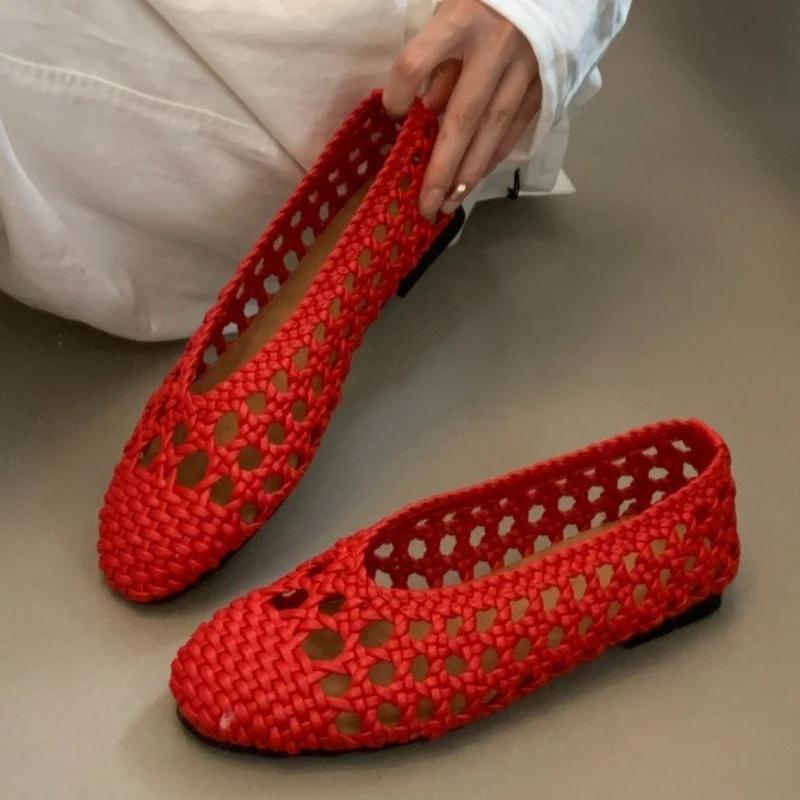 Fashion Handmade Woven Hollow Flat Sandals Women Fashion Round Toe Mesh Soft Sole Casual Shoes Summer Comfortable Non-slip Beach Sandals