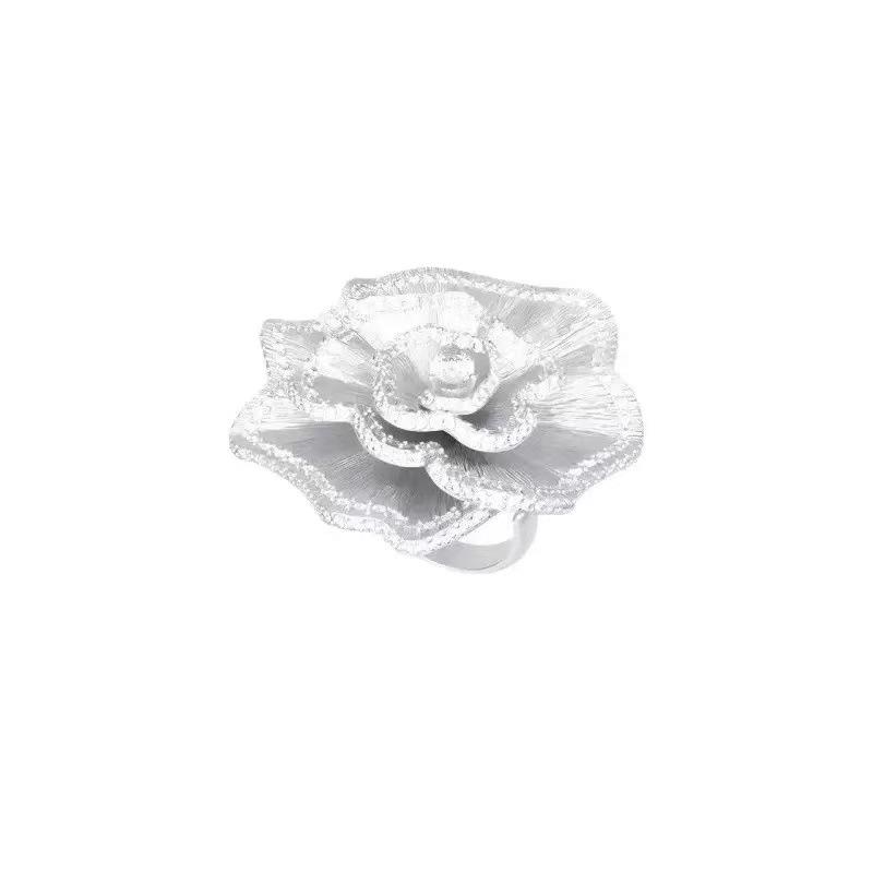 Elegant Versatile Flower Necklace: Luxurious, Stylish Pendant for Effortless Beauty