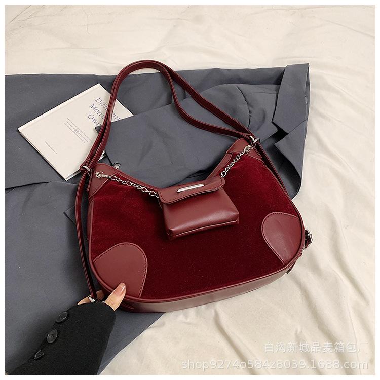 

This year s popular niche design backpack bag women s 2025 new women s bag foreign style single shoulder crossbody armpit autumn and winter models червоний