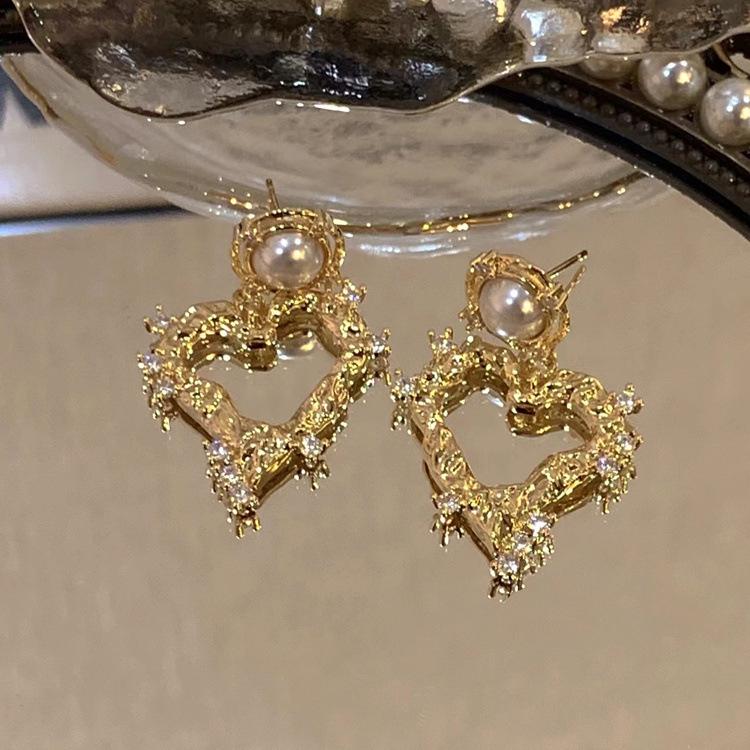 Retro Heart Pearl Tassel Earrings: Geometric Fashion Studs for Women