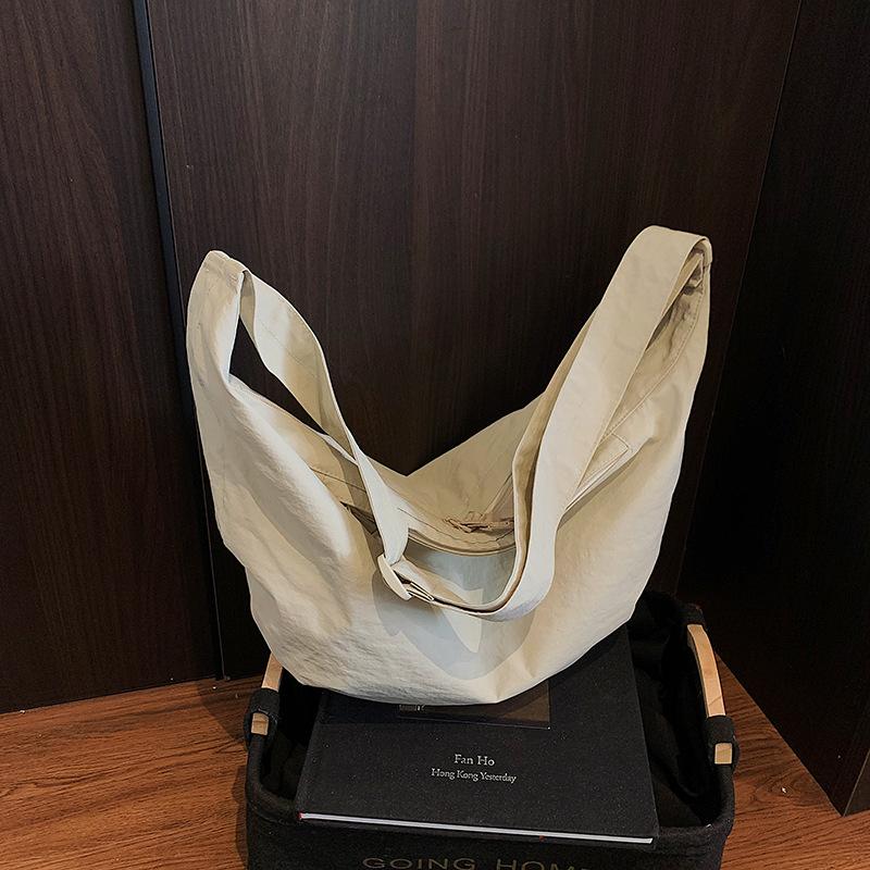 Large Capacity Nylon Bag Shoulder Messenger Bag 2025 New Urban Simple Dumpling Bag Solid Color Casual Student Bag