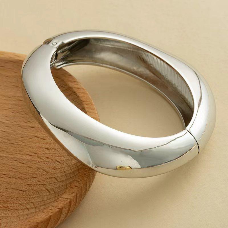 Wave Cold Wind Stacked Bracelet Exaggerated Simple Design Bracelet Light Luxury High-End Jewelry Women