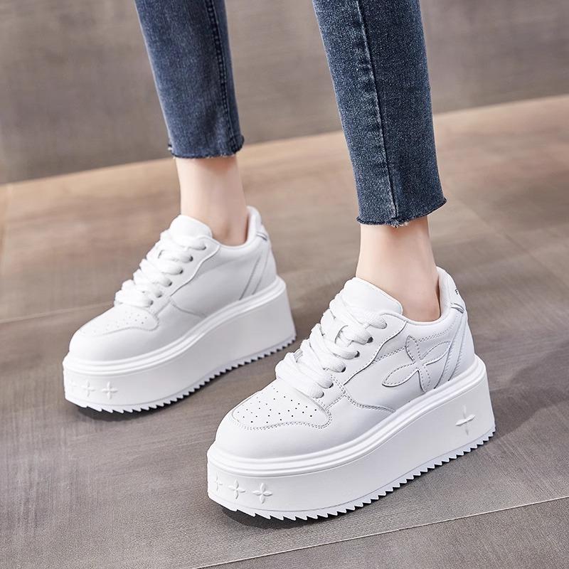 Thick-soled heightening muffin board shoes women's 2025 new spring super-fire versatile little white shoes are not tired of feet sports and leisure