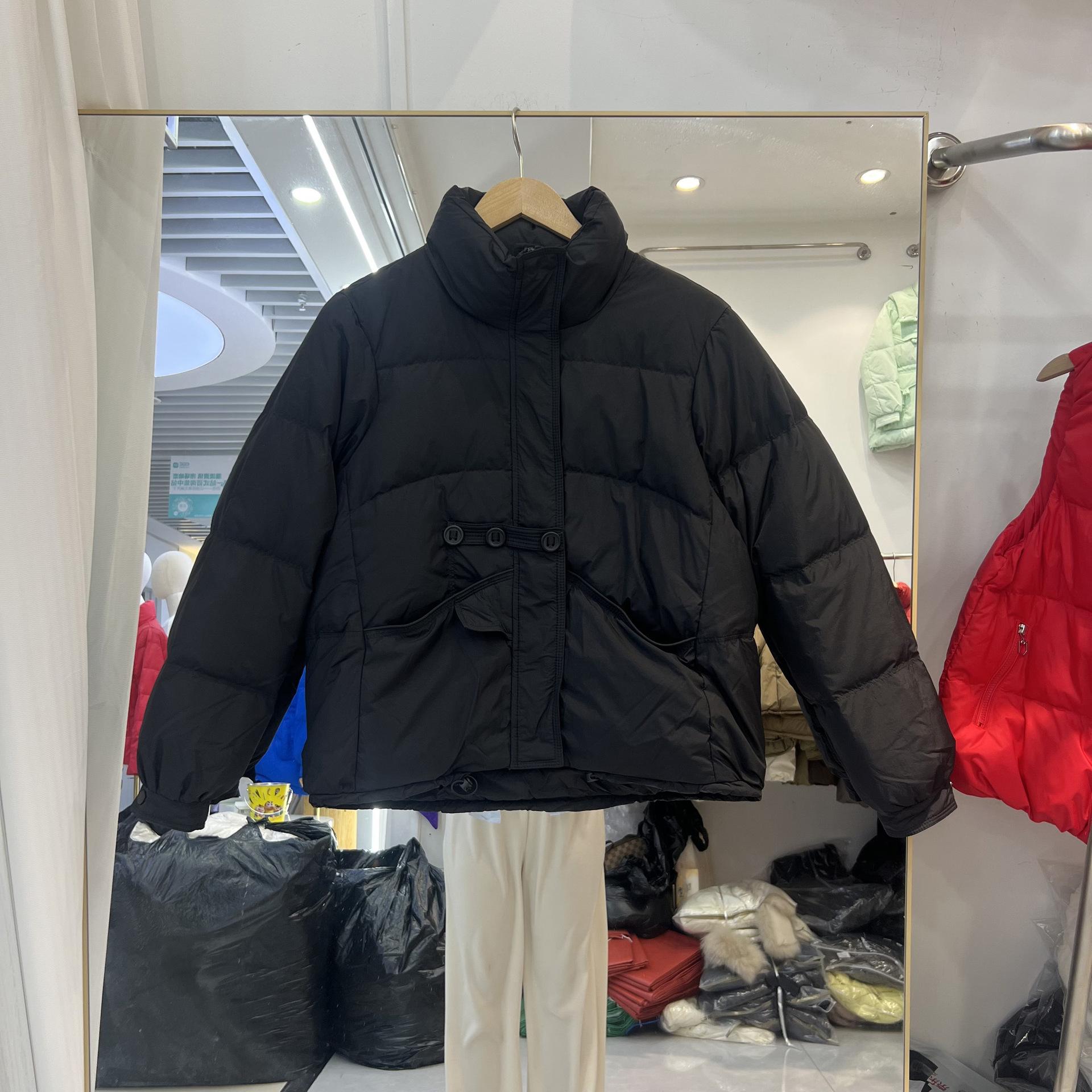 

Белая утиная пуховая куртка женская короткая 2024 новая маленькая стойка воротник утолщенная европейская свободная теплая куртка осень и зима M