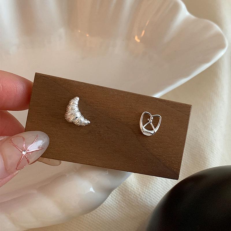 S925 Silver Alkaline Knot Croissant Ear Studs Asymmetric Earrings Special-Interest Design Small Van Cute Personality Earrings Silver