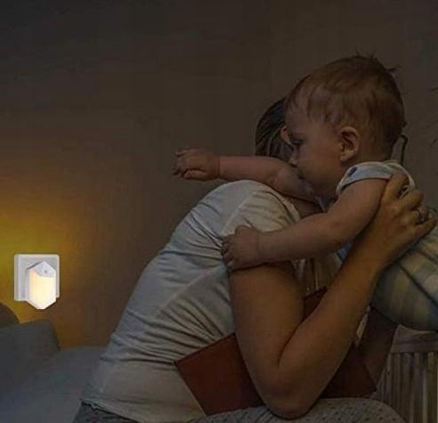 Lamp with twilight sensor for contact light