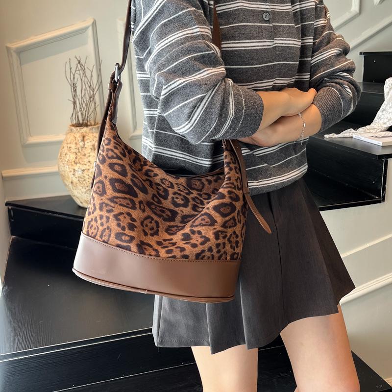 Women's Trendy Crossbody Autumn/Winter Bucket Bag