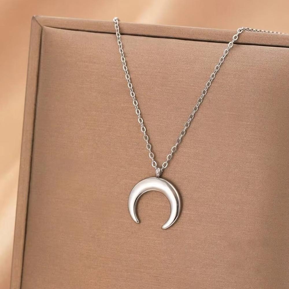 Personality Design Classic Gold Color Stainless Steel Moon Pendant Necklace for Women Charm Enfashon Hip Hop Rock Collar Jewelry