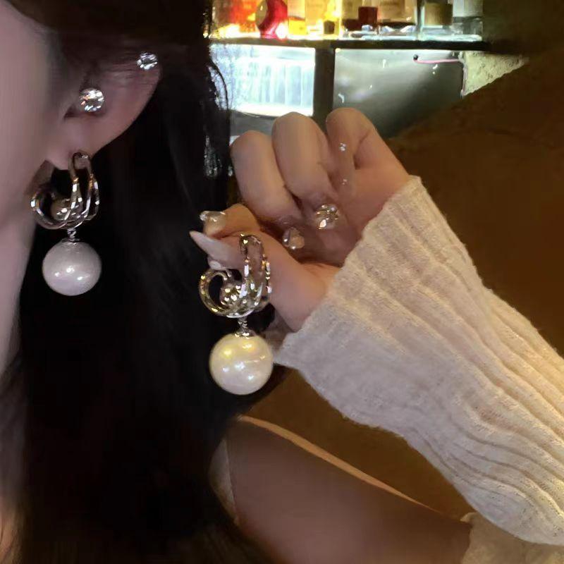 Female Heroine of Life!Light luxury vintage high-end pearl earrings, niche design, exquisite, fashionable, and unique ear accessories