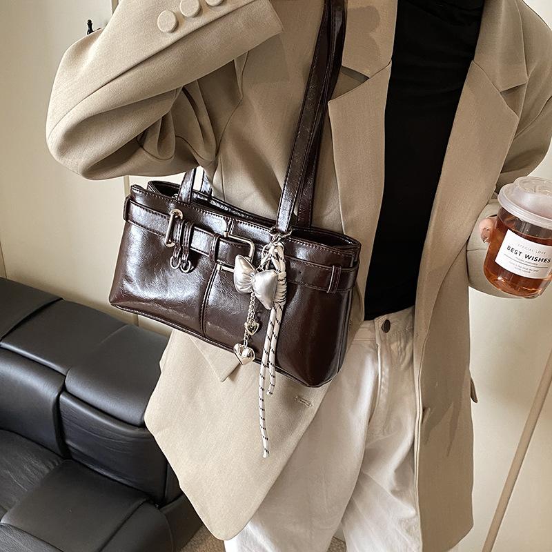 Korean niche underarm bag women's 2025 new trendy autumn and winter fashion commuter shoulder bag simple and versatile handbag