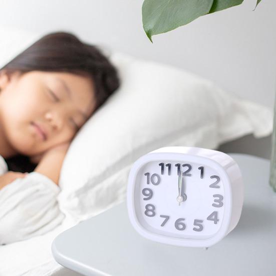 Table Clock Low Noise Multi-functional Round Small Bedside Analog Alarm Clock for Daily Use