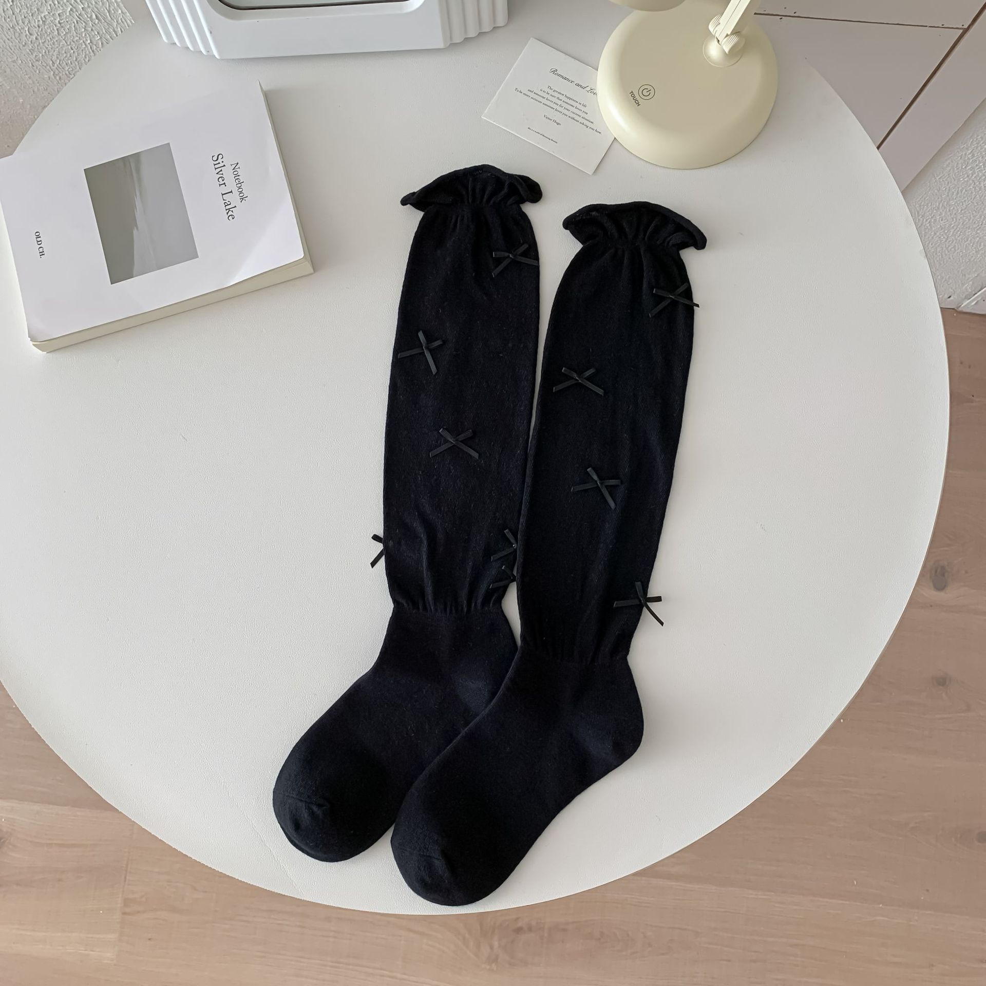 

Lace Bow Calf Socks Women S Solid Color Season Thin Curled Black And White Girl Style Stacking Socks One size fits all чорний
