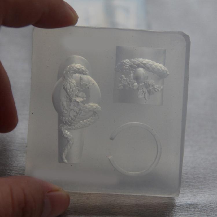 Multipurpose Silicone Mould for Snake Nail Art Easy to Use and Remove Suitable Portable for All Nail Shapes and Lengths