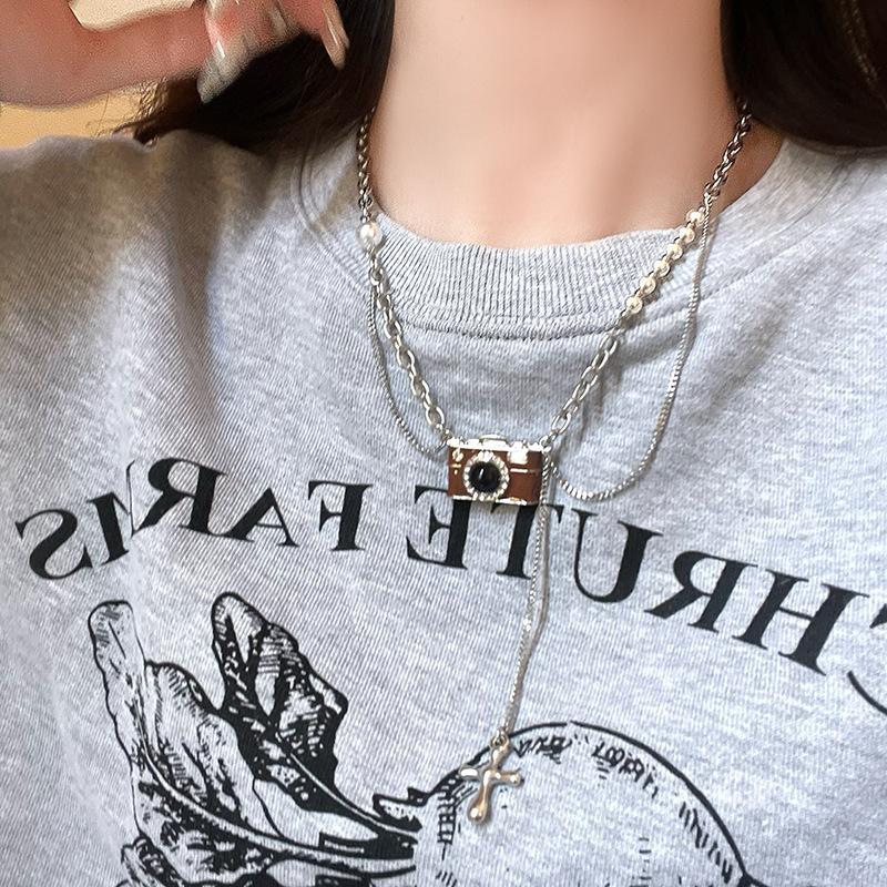 Vintage Brown Camera Pendant Necklace Female Year Niche Design Personalized Hip Hop Stacked Sweater Chain