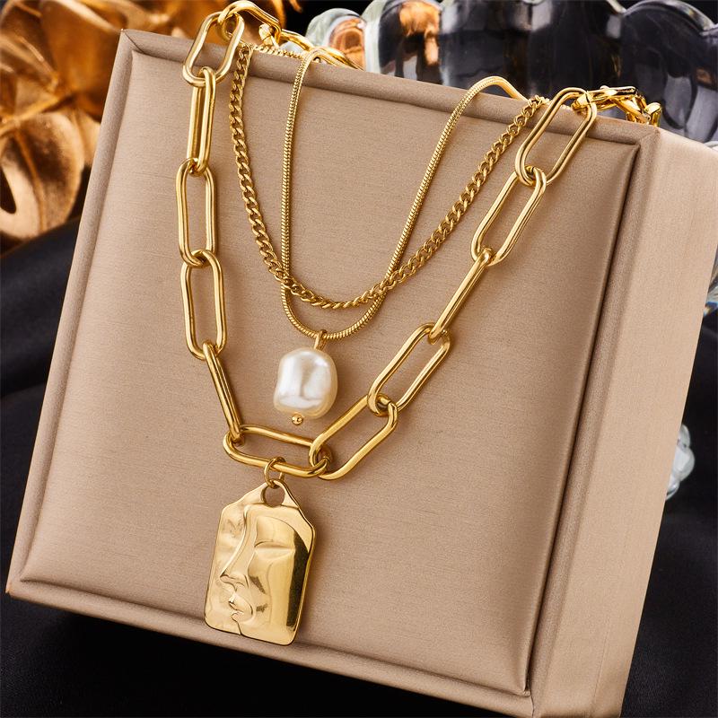 Retro Gold-Plated Double-Layer Butterfly and Pearl Pendant Necklace