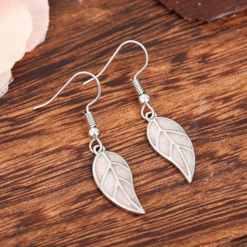 1 Pair of Leaf Earrings with Fashionable and Fashionable Design, Suitable for Daily Wear, The Earrings Are Simple and Exquisite