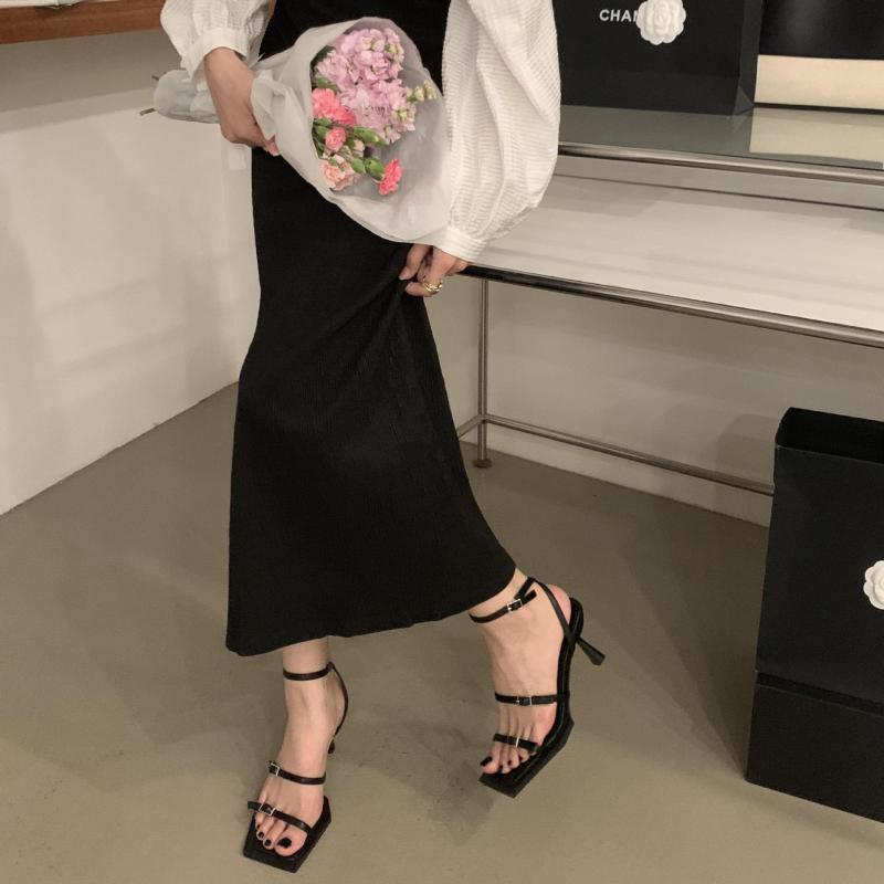 Niche one-word strap sandals heel shoes women's black thin strap open toe summer 2025 new square head thin heel women's sandals