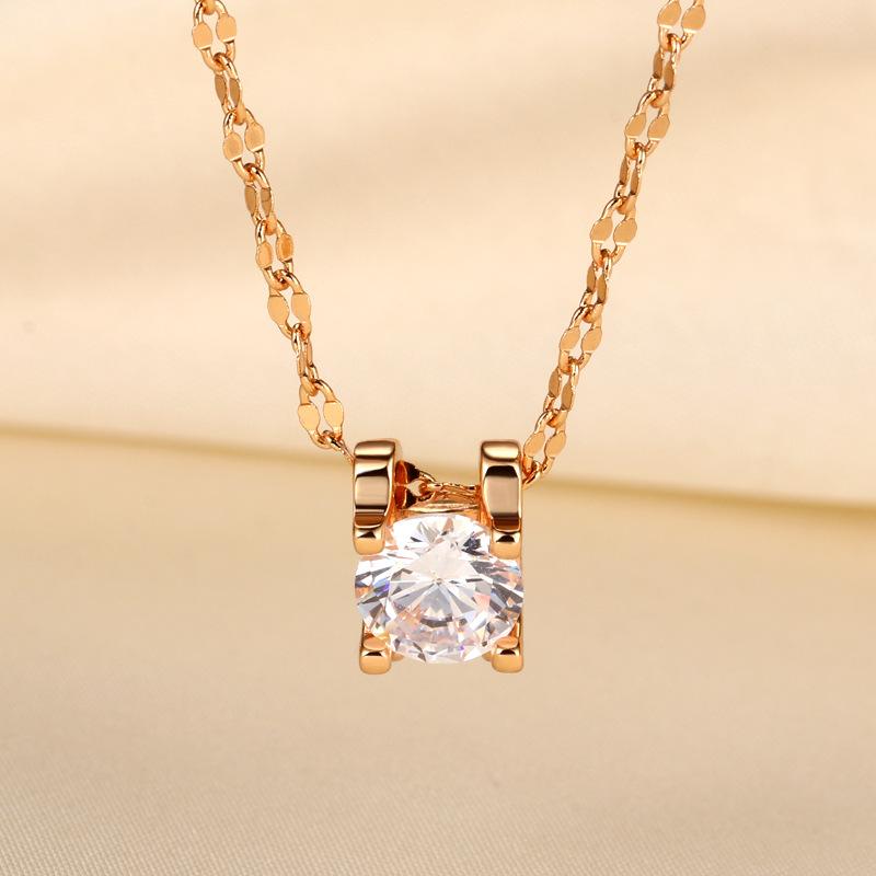 Explosive Gold-plated Seiko Four-claw Single Diamond Super Flash Zircon Necklace Light Luxury Clavicle Chain