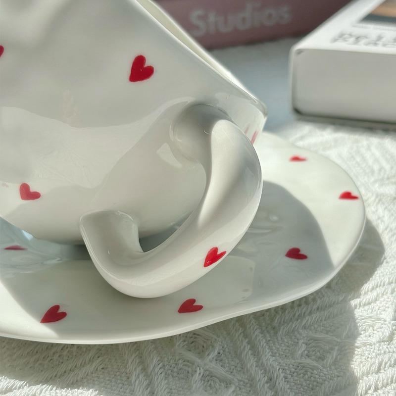 Kaffemuggset med blommönster Målad keramik Kaffe Söt flicka Vatten Handmålad Underglasyrfärg Mugg Gåva till Festivel Present