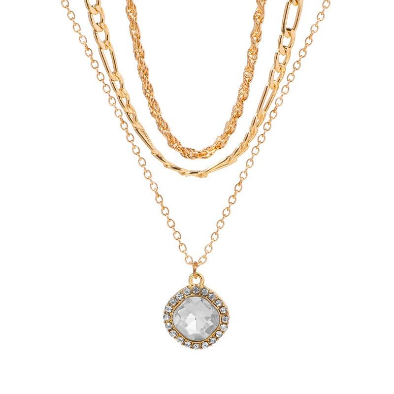Gold-plated crystal pendant, new necklace, fashion street shot, butterfly sweater chain, women's light luxury style collarbone chain.