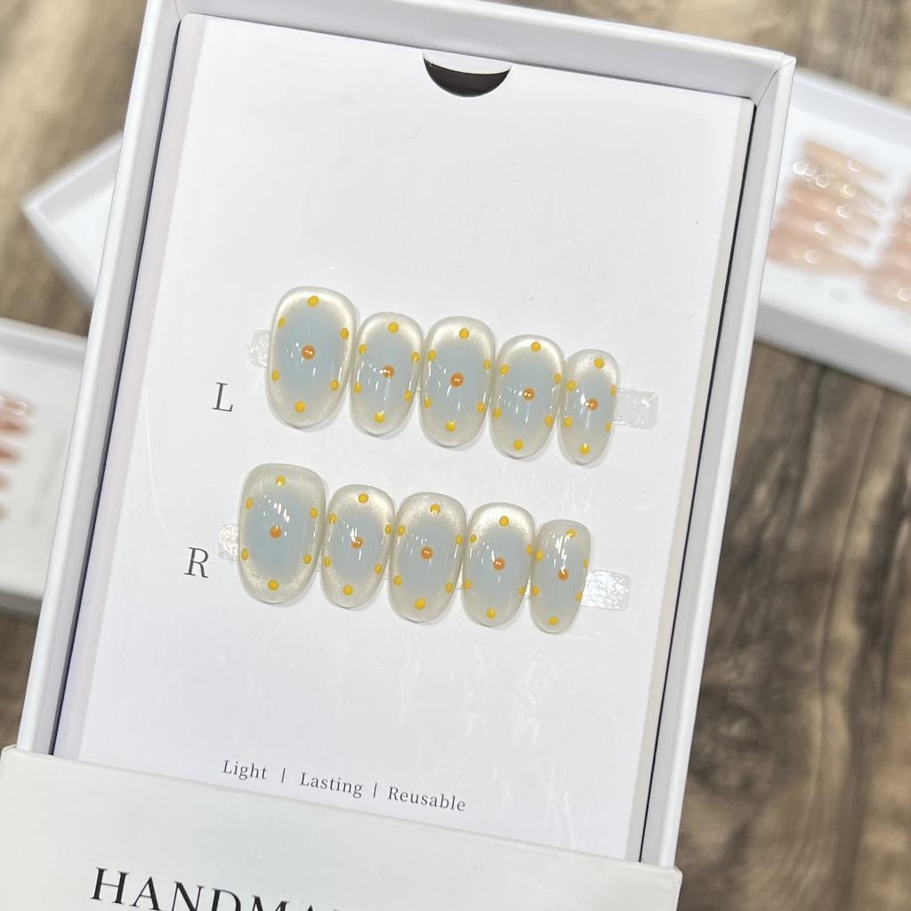 Cute Polka Dot Glass Bead Cat Eye Nail Art Piece Short Pure Hand-wearing Nail