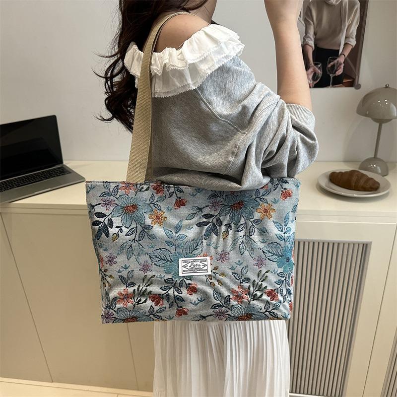 Large Capacity Beautiful Niche Trend Casual Shoulder Armpit Bag New Commuting Class Versatile Handbag Women