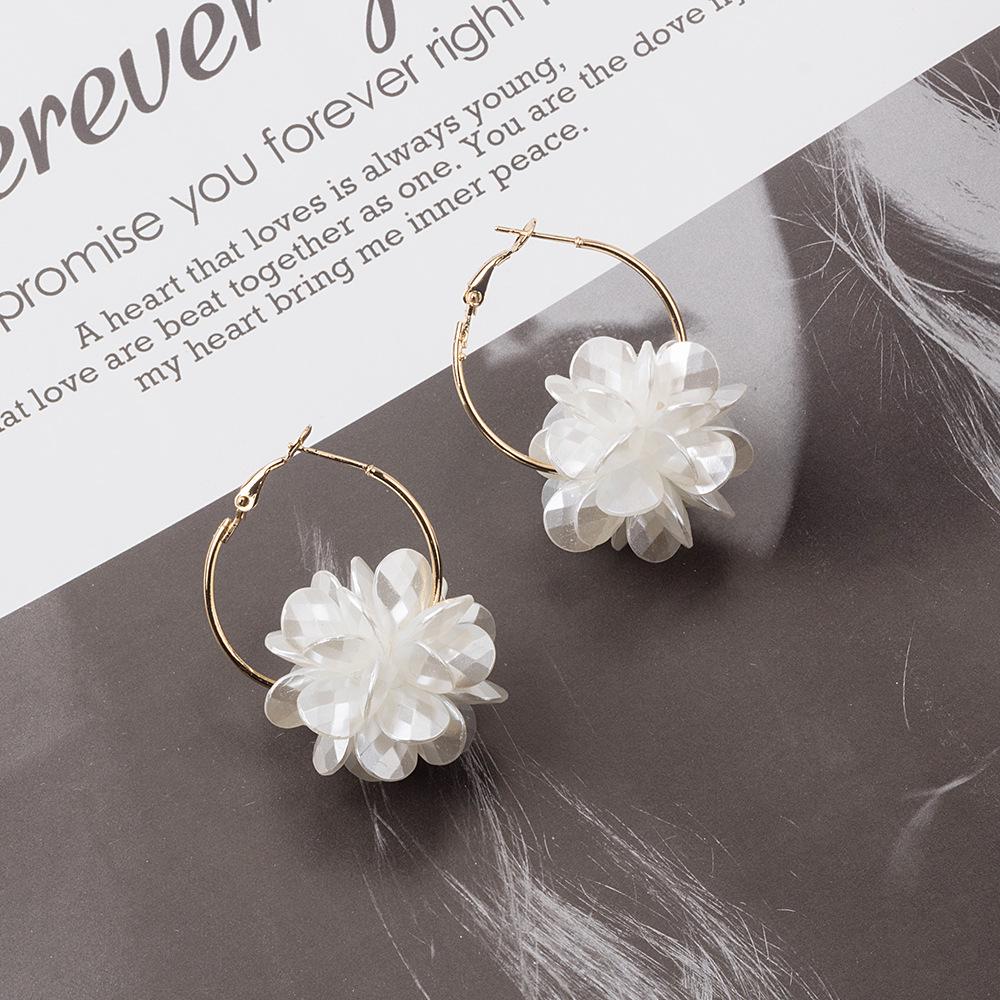 Three-Dimensional Floral Pearl Earrings: Elegant, Versatile Hoops for a Chic, Feminine Look