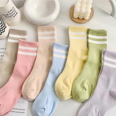 Atmungsaktive antibakterielle Baumwollsocken für Damen in Bonbonfarben, Wadenhöhe, mit Streifen