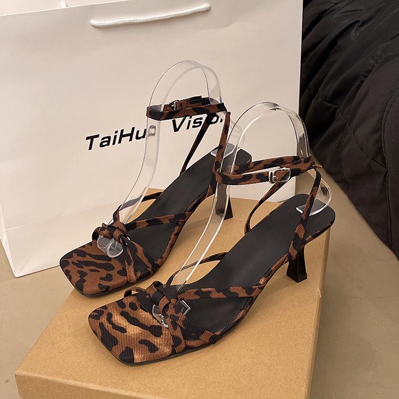 

2025 new cross-strapped stiletto lady temperament high-heeled sandals summer wear bow square head sandals 40 цветной печати леопарда
