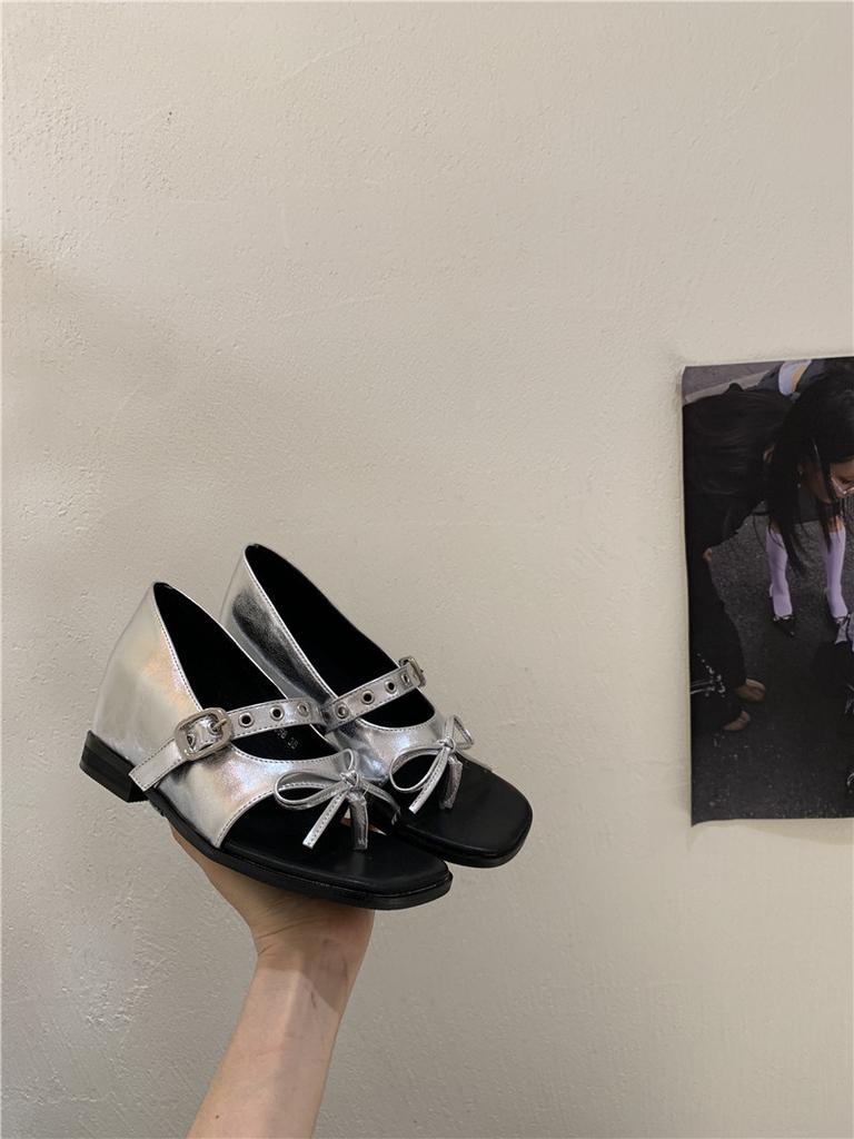 Damen Sommer 2025 neue Design-Sinn Nischen-Taschen-Absatz kneifende Sandalen Damen