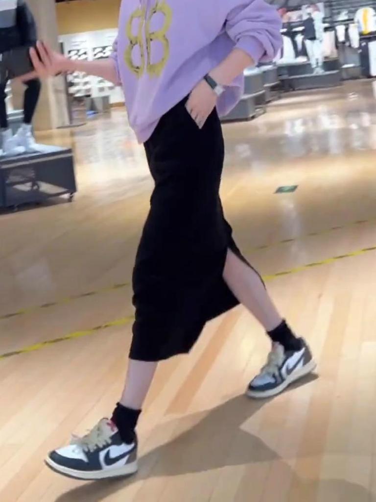 2025 Koreanischer High-Waist Schwarzer A-Linien Schlitzrock für Damen - Slim-Fit & Figurumschmeichelnd für Birnenförmige Körper