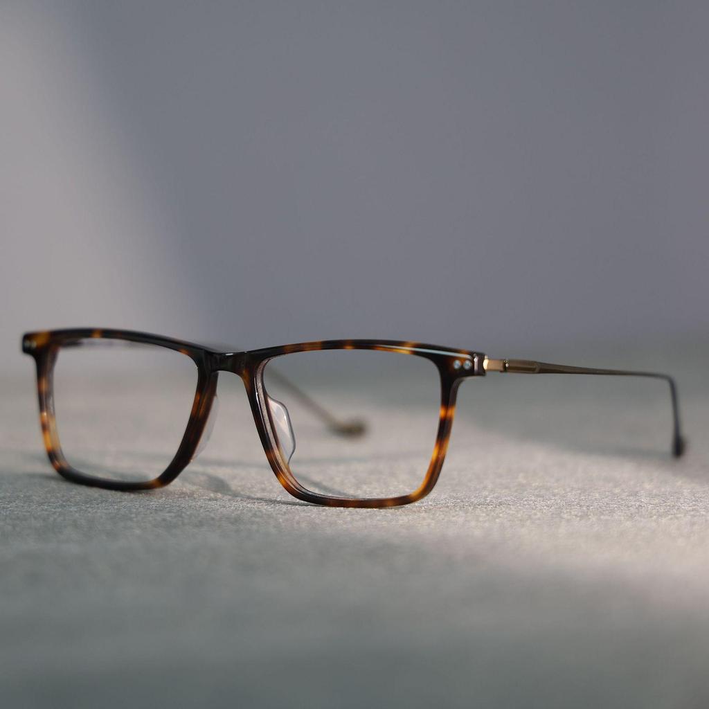 Unisex High-End Pure Titanium Eyeglass Frame for Prescription Myopia - Model 8166