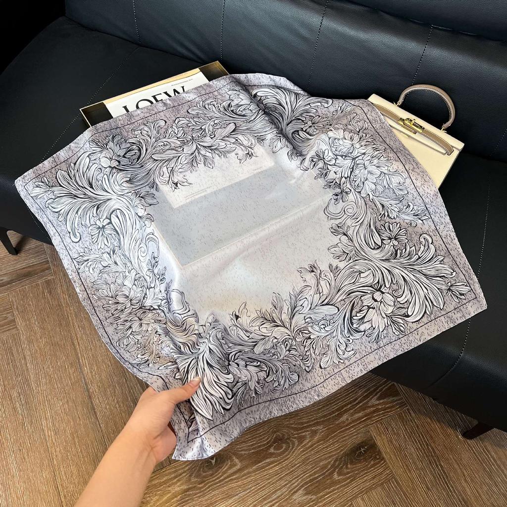 Simulated silk women's small square scarf, Korean cashew nut leopard print small silk scarf, headscarf, four-season scarf, professional scarf.