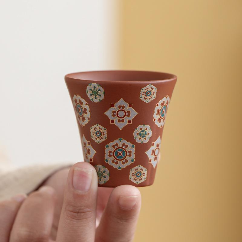 

Zisha Clay Teacup Handmade Floral Pattern Chinese Gongfu Tea Set Personal Cup for Tea Ceremony Home Office Decor 40ML