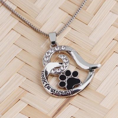 Collana con ciondolo a forma di zampa di cane con cuore cavo e strass, gioielli da festa per donna