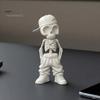 Figurina Teschio Decorativa Stile Street Hip-Hop Scheletro, Statuetta Teschio con Cappellino da Baseball Stampata 3D, Decorazione da Ufficio Scultura Cool per Scrivania di Casa