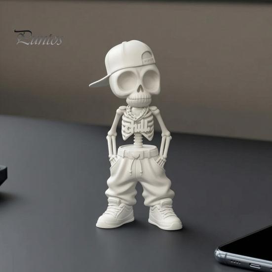Figurina Teschio Decorativa Stile Street Hip-Hop Scheletro, Statuetta Teschio con Cappellino da Baseball Stampata 3D, Decorazione da Ufficio Scultura Cool per Scrivania di Casa
