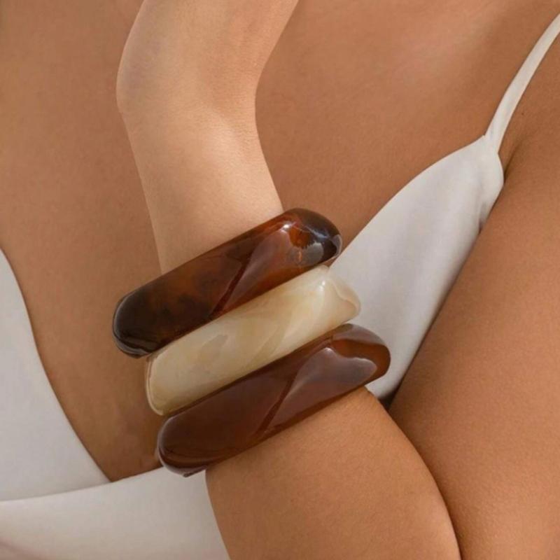 Trendy Adjustable Resin Bangle In Multiple Color Portable And Sturdy For Daily Wear