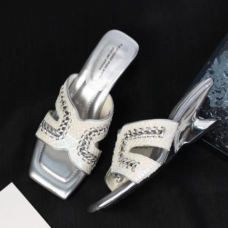 

Beautiful slippers women wear summer giant good-looking not tired high heels woven temperament cool slippers 40 серебряный