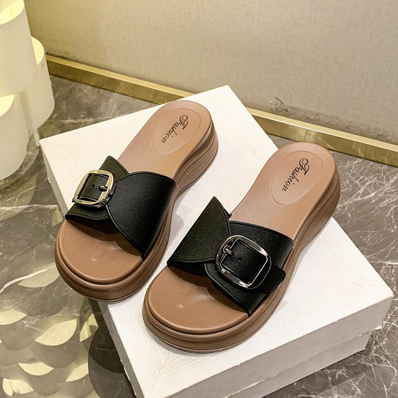 Popular 2025 new slippers women's summer wear thick bottom non-slip fashion versatile cool slippers women's foreign trade